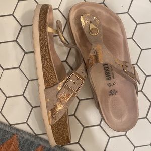 Sixe 36 Birkenstock Giza in cute metallic rose design. Like new!